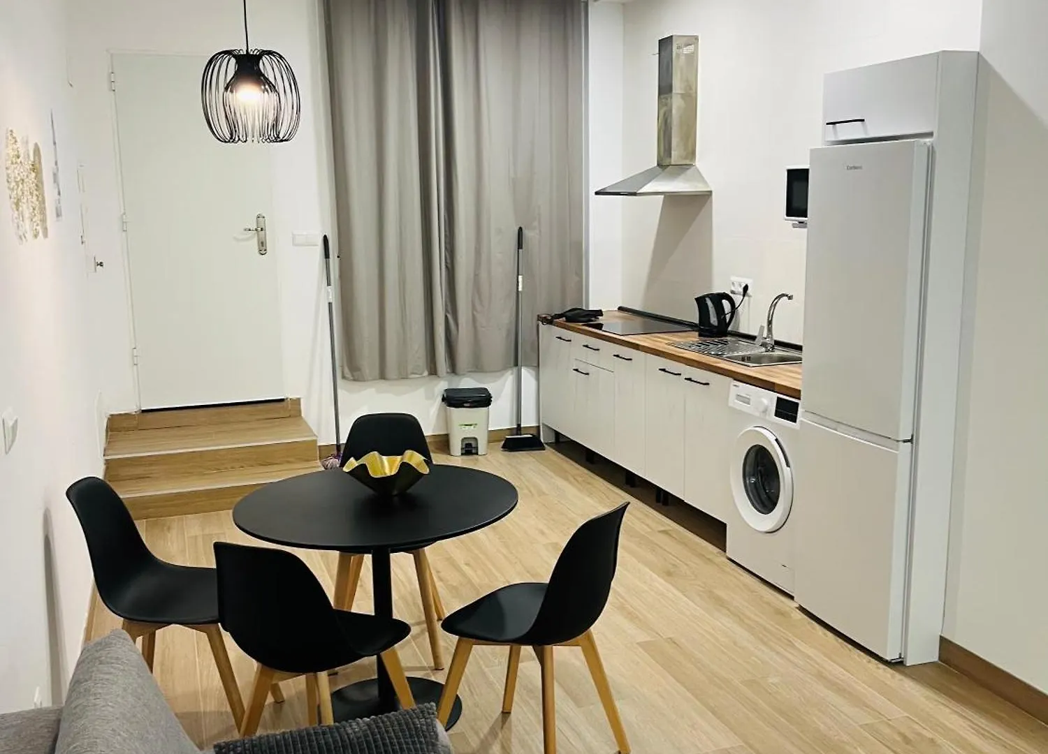 דירות מאלגה Living Station 7